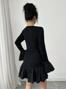 SHEIN Unity Vestido mini negro elástico y suave con mangas largas, recortes con volantes y costillas, elegante y de moda para primavera y otoño - Negro - Ver 2