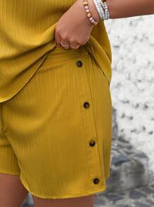 SHEIN LUNE Sheinlune cỡ lớn cho nữ Bộ đồ áo sơ mi và quần short cổ chữ V tay ngắn cài nút trang trí trang phục mùa hè cho nữ Trang phục dự tiệc mùa xuân Trang phục dự tiệc mùa xuân Váy lễ Phục sinh Trang phục lễ Phục sinh cho nữ - Màu vàng - Xem 2