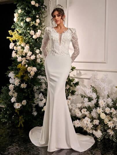 Glamrae 优雅奢华白色蕾丝拼布弹力针织亮片串珠贴花装饰透明长袖深 V 领修身鱼尾长下摆婚礼礼服