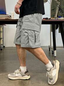 Manfinity LEGND Loose Fit Men's Flap Pocket Drawstring Waist Cargo Shorts - Light Grey - View 4