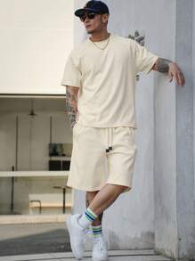DAZY Conjunto de top de manga corta de cuello redondo y pantalones cortos casuales para hombre en verano