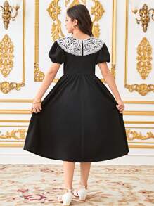 SHEIN Leap Crew Gaun Mini Lengan Mengembang Bordir Bunga Hitam Putih Pas Badan untuk Anak Perempuan Remaja - Hitam - View 2