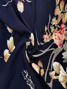 SHEIN Vestido de embarazo con estampado floral, ribete de volantes, dobladillo plisado y cinturón