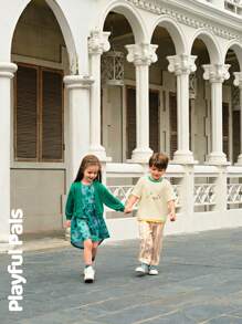 SHEIN 2 件套年轻女孩时尚可爱提花针织面料褶皱袖口夹克和不对称荷叶边下摆无袖印花连衣裙套装 - 彩色 - 查看 7