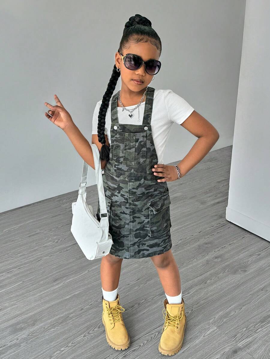 SHEIN Mono vestido de mezclilla con estampado de camuflaje estilo Y2K con múltiples bolsillos para niñas preadolescentes - Multicolor - Ver 1