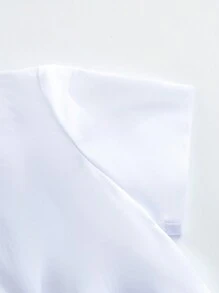 SHEIN 2-delig herenpak voor jonge jongens, lente/zomer wit modieus overhemd met strik schouderband en rode cargo shorts, geschikt voor uitjes, elegante minimalistische stijl, geschikt voor verjaardagsfeestjes, formele evenementen, bruiloften, doopfeesten, begin van het schooljaar, feestdagen, casual thuis en elegante feesten, geschikt voor Ramadan-bruiloft, bruiloftsgast, ringjongen, pageboy