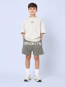 SUMWON 青少年休閒 NYC Brooklyn 兩件套夏季運動服裝 圖案印花短袖T恤抽繩短褲街頭風訓練套裝度假穿搭 - 灰色 - 查看 1