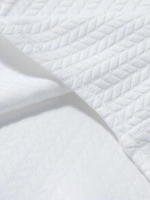 Manfinity Homme 男士休闲日常风格，融入INS元素：几何针织纹理提花短袖白衬衫，正面纽扣设计。这款单品散发着优雅浪漫的气息，无论是夏威夷海滨度假还是日常穿着，都堪称完美。它也是送给男朋友或老公的贴心礼物，彰显精致浪漫的法式风情。男士几何提花单排扣休闲短袖衬衫、男士夏季衬衫、男士时尚夏季纽扣衬衫、男士服装、男士衬衫、男士精美衬衫 - 白色 - 查看 3