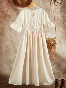 SHEIN Kleider für Tween-Mädchen, neuer Stil Frühjahr-Sommer 2025, Blumenstickerei mit elegantem Rüschenärmel-Design, langes Kleid, frisch und süß, geeignet für tägliche Outdoor-Aktivitäten, Sommerurlaubs-Outfit und gesellschaftliche Veranstaltungen