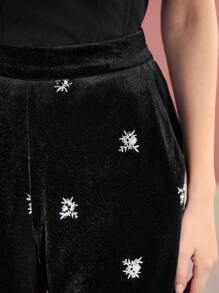 MOTF PREMIUM Pantalones de traje sastre con bordado floral de terciopelo - Negro - Ver 3