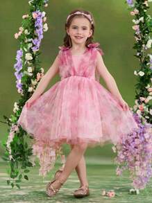 SHEIN Vestido con volantes de tul y estampado floral diminuto para niña pequeña. Conjunto de moda familiar para primavera/verano, vacaciones, ocasiones formales, eventos, fiestas, cumpleaños y días festivos. Apto para uso diario, festivales, reuniones familiares y ocasiones especiales. Diseño lindo, elegante, dulce, vintage y a la moda. Conjunto a juego para madre e hija o hermanas.