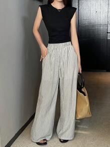 DAZY 女士两件套纯色圆领短袖T恤和条纹裤夏季休闲套装，女士短款套装 - 黑色 - 查看 7