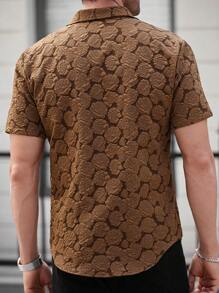 Manfinity Homme Men's Casual Daily Wear And Vacation Attire, Featuring A Vintage Luxurious Romantic Solid-Colored Textured Jacquard Short-Sleeve Shirt In Coffee Brown With A Rose Pattern. This Shirt Includes A Button Placket And Is Suitable For Refreshing Top In All Seasons. It's Perfect For Hawaiian Beach Vacation And Great For Couple Looks, Making It An Excellent Gift Idea For Boyfriends Or Husbands - Coffee Brown - View 6