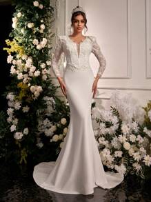 Glamrae 优雅奢华白色蕾丝拼布弹力针织亮片串珠贴花装饰透明长袖深 V 领修身鱼尾长下摆婚礼礼服 - 白色 - 查看 5