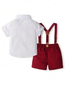SHEIN 2-delig herenpak voor jonge jongens, lente/zomer wit modieus overhemd met strik schouderband en rode cargo shorts, geschikt voor uitjes, elegante minimalistische stijl, geschikt voor verjaardagsfeestjes, formele evenementen, bruiloften, doopfeesten, begin van het schooljaar, feestdagen, casual thuis en elegante feesten, geschikt voor Ramadan-bruiloft, bruiloftsgast, ringjongen, pageboy