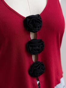 Soleia Blusa de punto negra de talla grande con decoración 3D de rosa roja y diseño hueco en la parte delantera, para el estilo vacacional bohemio en verano