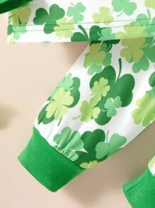 Unisex Baby Boy Girl Cute Four-Leaf Clover Print Outfit, Designed For Active Babies, Featuring Lucky Clover Element For St. Patrick's Day To Exhibit Confidence And Vitality. The Set Includes A Four-Leaf Clover Printed Top And Comfortable Sports Pants, Combining Fashion And Practicality