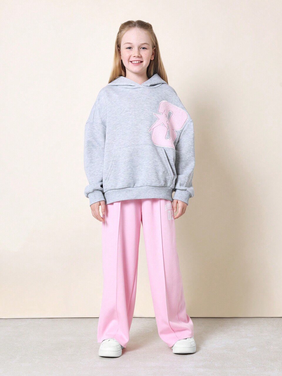Felpa oversize con applicazione rosa comoda