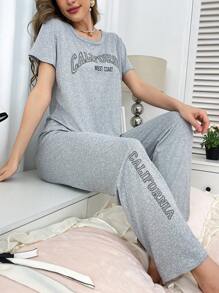Conjunto de pijama de 2 piezas para mujer con parte superior de manga corta de cuello redondo con estampado de letras y pantalón largo - Gris - Ver 3