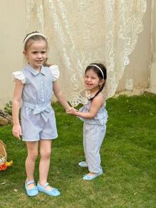 SHEIN LMoss Kids Conjunto de top de tirantes acanalado con volantes y pantalones a rayas, look adorable para bebé niña en verano - Azul y blanco - Ver 4