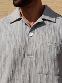 Manfinity Homme 2 件大码男士前扣短袖口袋休闲上衣和短裤套装