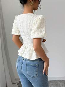 Chiquease 女士独特蝴蝶结装饰短袖衬衫，甜美泡泡袖上衣，腰部收紧以隐藏腹部 - 杏色 - 查看 2