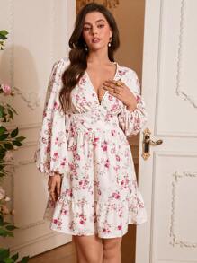 SHEIN VCAY Gaun Pendek Lengan Panjang Leher V Bermotif Romantis Ukuran Plus untuk Liburan. Kasual untuk Piknik dan Pesta. Valentine - MultiWarna - View 6