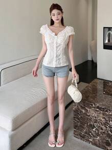 DAZY Áo sơ mi nữ ren Jacquard cổ chữ V tay ngắn cài nút phía trước thường ngày mùa hè - trắng - Xem 2