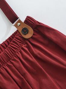 SHEIN 2-delig herenpak voor jonge jongens, lente/zomer wit modieus overhemd met strik schouderband en rode cargo shorts, geschikt voor uitjes, elegante minimalistische stijl, geschikt voor verjaardagsfeestjes, formele evenementen, bruiloften, doopfeesten, begin van het schooljaar, feestdagen, casual thuis en elegante feesten, geschikt voor Ramadan-bruiloft, bruiloftsgast, ringjongen, pageboy