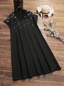 SHEIN Lacomfia 大码女式 V 领短袖刺绣休闲优雅阿拉伯风格服装 - 黑色 - 查看 1