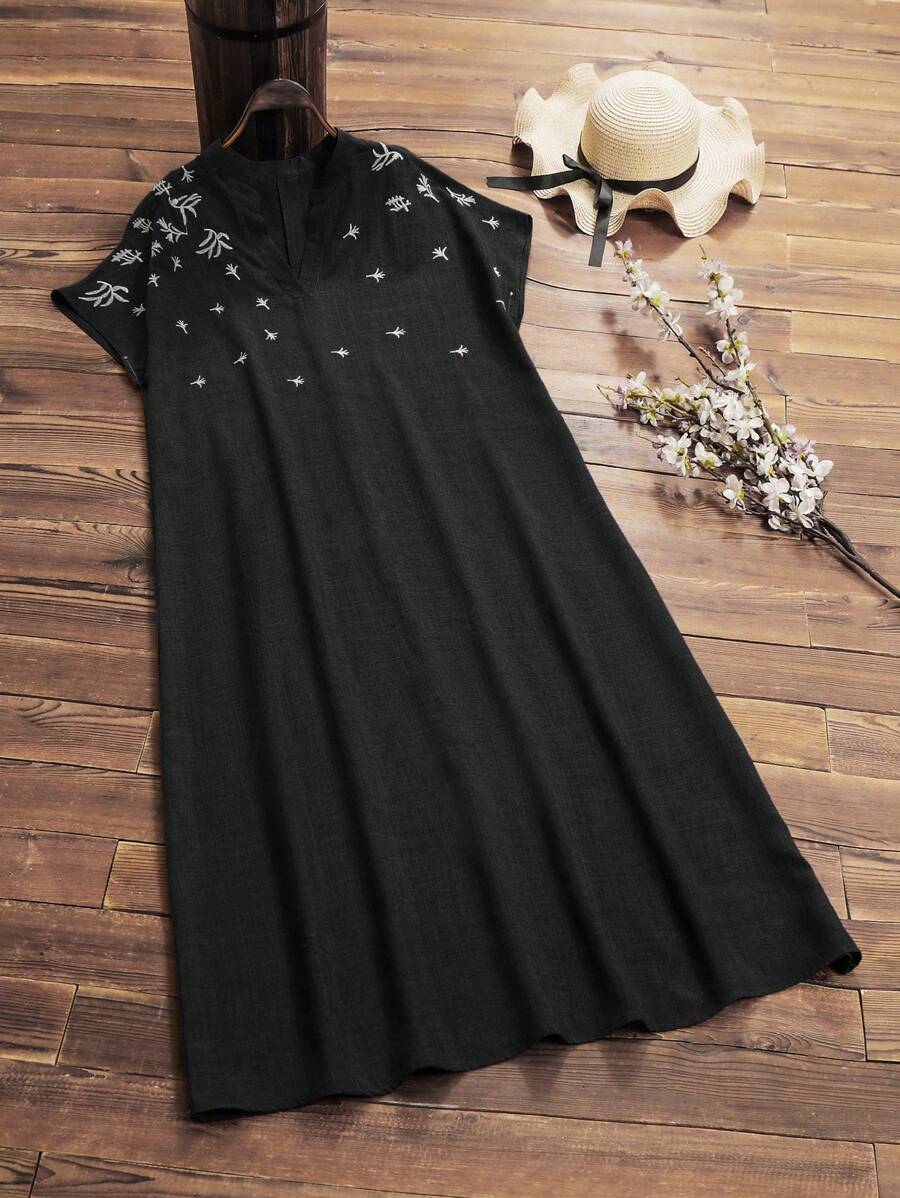 SHEIN Lacomfia 大码女式 V 领短袖刺绣休闲优雅阿拉伯风格服装 - 黑色 - 查看 1