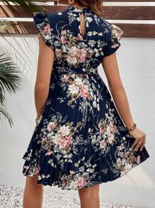 SHEIN Vestido de embarazo con estampado floral, ribete de volantes, dobladillo plisado y cinturón