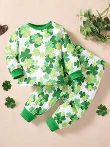 Unisex Baby Boy Girl Cute Four-Leaf Clover Print Outfit, Designed For Active Babies, Featuring Lucky Clover Element For St. Patrick's Day To Exhibit Confidence And Vitality. The Set Includes A Four-Leaf Clover Printed Top And Comfortable Sports Pants, Combining Fashion And Practicality