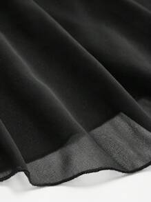 SHEIN Clasi Blusa negra holgada de mujer talla grande con decoración de perlas y mangas de murciélago de gasa - Negro - Ver 4