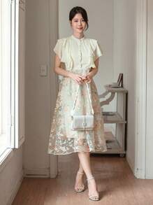 DAZY Vestido medio de mujer con estampado floral y ribete de volantes