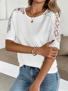 Chiquease 度假休闲修身 H 型圆领短袖蕾丝拼布纯色 T 恤