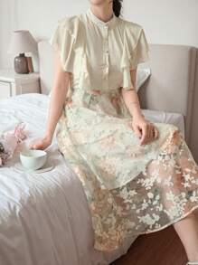 DAZY Vestido medio de mujer con estampado floral y ribete de volantes