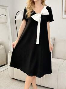SHEIN Contrast Color Oversized Bow Decor V-Neck Women Long Nightgown - Multicolor - View 5