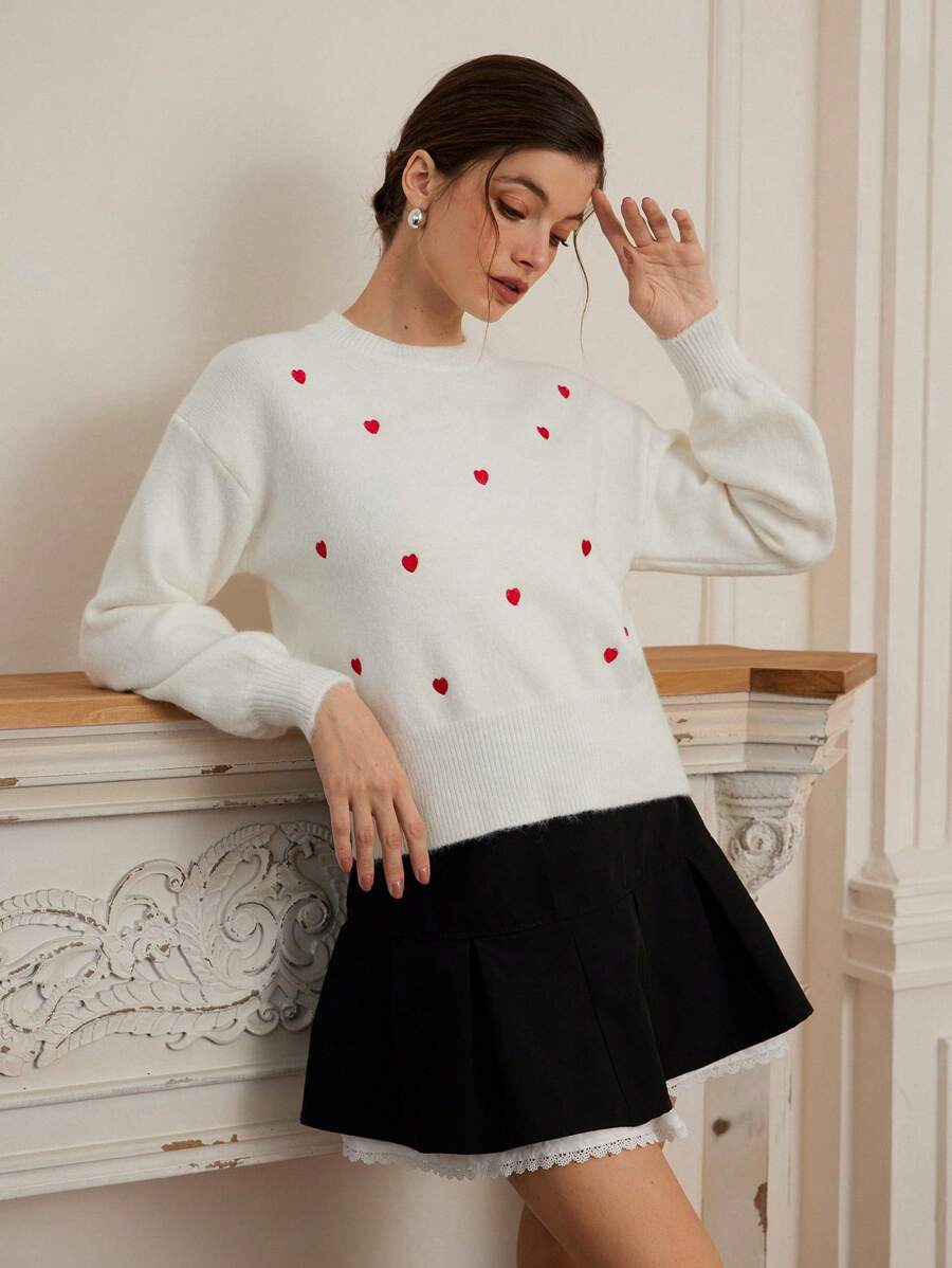 Aveloria Rosie Jersey elegante para mujer con cuello redondo blanco y bordado romántico de corazón rojo en contraste, adecuado para el Día de San Valentín