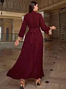 Layrah Vestido tipo kaftan marroquí de 2 en 1 con manga larga, bloqueo de color y bordado aplicado en color rojo burdeos - Burdeos - Ver 2