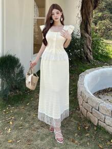 DAZY Women 2 Pieces Set: Solid Color Fringe V-Neck Ruffle Hem Sleeveless Top And Skirt