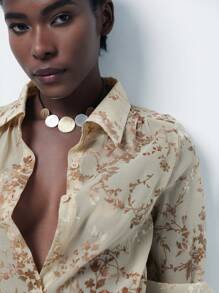 Aveloria Modichic 优雅精致的经典风格植绒透明提花衬衫