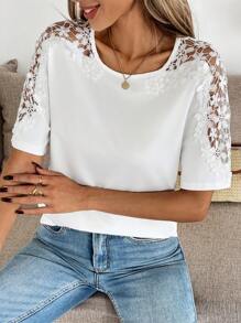 Chiquease 度假休闲修身 H 型圆领短袖蕾丝拼布纯色 T 恤