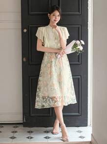 DAZY Vestido medio de mujer con estampado floral y ribete de volantes