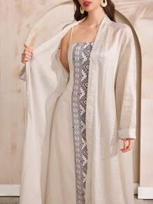 Al Najma 2 件套女士套装：保守长款纯色长袍和几何印花连衣裙 - 杏色 - 查看 7