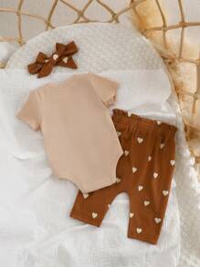 SHEIN Bộ áo liền thân dễ thương và thoải mái cho bé gái sơ sinh, áo liền thân dệt kim họa tiết trái tim kèm quần và băng đô, thích hợp cho mùa hè. - Màu be - Xem 2