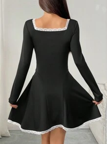 Robe élégante à bordure en dentelle bicolore pour femmes