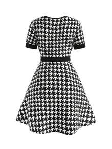 SHEIN Firerie Kids Váy dệt kim cổ tròn tay ngắn họa tiết Houndstooth chắp vá cho bé gái tuổi mới lớn, trang phục thường ngày khi trở lại trường - Đen và trắng - Xem 8