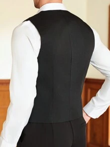 Manfinity Mode Men's Business Attire, Featuring A Formal And Elegant Style With A Classic Black Suit Vest. The Vest Showcases An Asymmetrical White Color-Block Design On The Front Lapel, Adding A Stylish Touch And Enhancing Sophistication. It Makes An Excellent Gift Idea For Boyfriends Or Husbands And Is Suitable For Daily Commuting, Banquets, And Other Formal Occasions. Prom Suits For Men Wedding Outfit For Men Wedding Suits For Men
