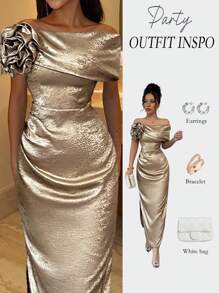 Elenzga Robe longue élégante de luxe, col dégagé, avec application de fleur dorée, plissée, fendue haute